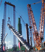 7. Combined Lifting of 767-ton Methanol Scrubber for Datang Duolun Project by 1600-ton Hydraulic Lifting Device and Large Cranes